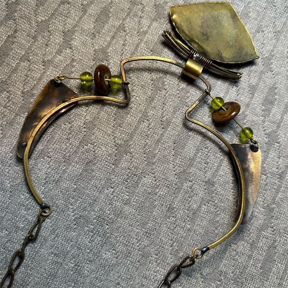 Vintage Metal & Green Stone Pendant Necklace Adjustable Statement - Picture 3 of 4